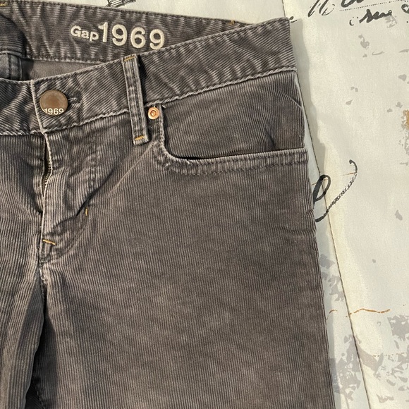 Women’s Gap Skinny Corduroy Pant - Picture 2 of 7